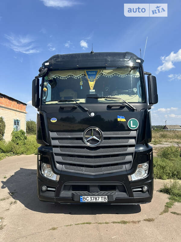 Тягач Mercedes-Benz Actros 2014 в 