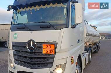 Бензовоз Mercedes-Benz Actros 2015 в Луцьку