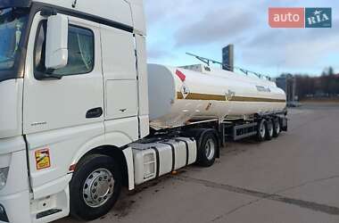 Бензовоз Mercedes-Benz Actros 2015 в Луцьку