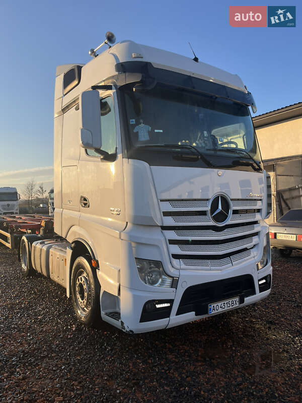 Тягач Mercedes-Benz Actros 2013 в Иршаве