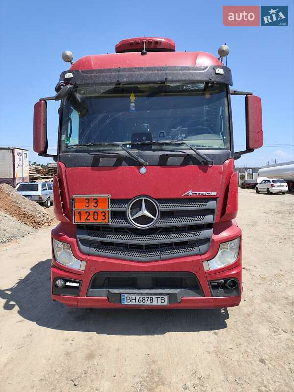 Бензовоз Mercedes-Benz Actros 2015 в 