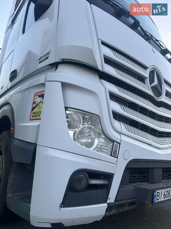 Тягач Mercedes-Benz Actros 2013 в 