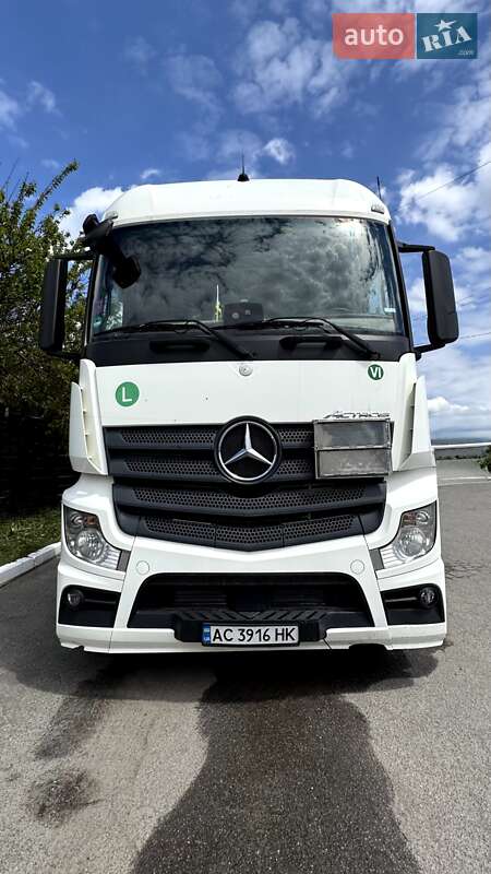 Тягач Mercedes-Benz Actros 2015 в 