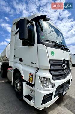 Тягач Mercedes-Benz Actros 2015 в 