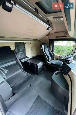 Контейнеровоз Mercedes-Benz Actros 2021 в 