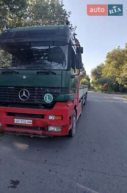 Тягач Mercedes-Benz Actros 2000 в 
