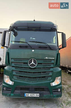 Тентований Mercedes-Benz Actros 2015 в Дніпрі