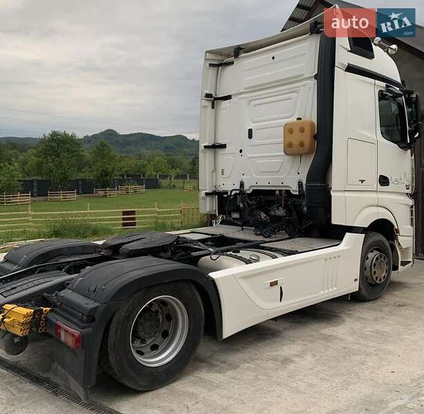 Тягач Mercedes-Benz Actros 2011 в Тячеве