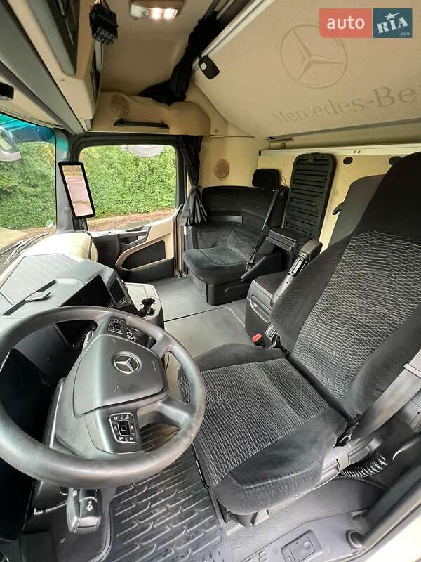 Контейнеровоз Mercedes-Benz Actros 2021 в Чернівцях