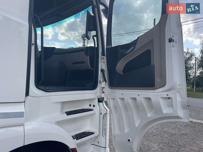 Контейнеровоз Mercedes-Benz Actros 2021 в Черновцах