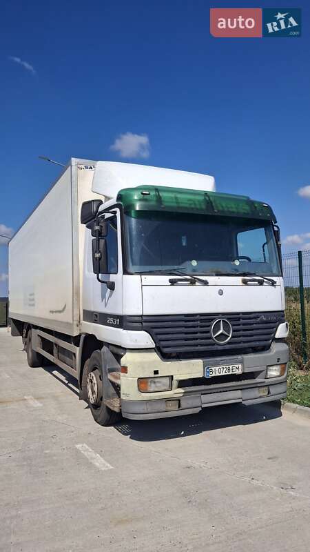 Грузовой фургон Mercedes-Benz Actros 2000 в Новых Санжарах