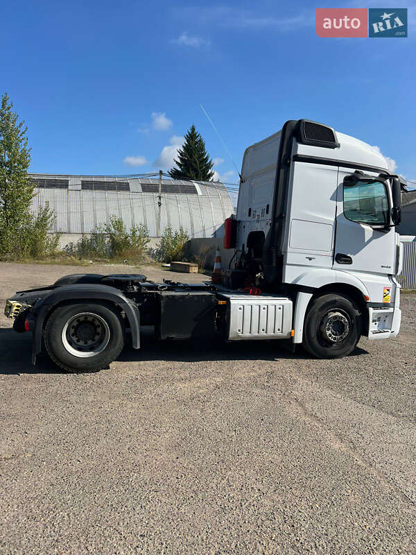 Бензовоз Mercedes-Benz Actros 2014 в Чернівцях