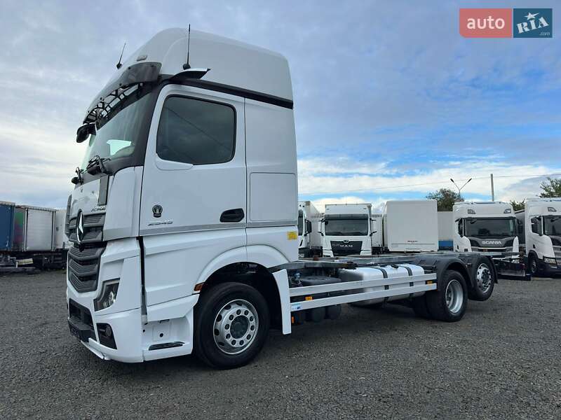 Контейнеровоз Mercedes-Benz Actros 2020 в Луцке