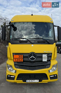 Тягач Mercedes-Benz Actros 2015 в Городищеві