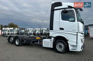 Контейнеровоз Mercedes-Benz Actros 2021 в 