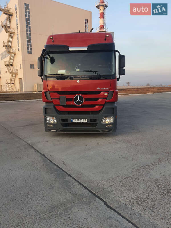 Тягач Mercedes-Benz Actros 2011 в Новоселице