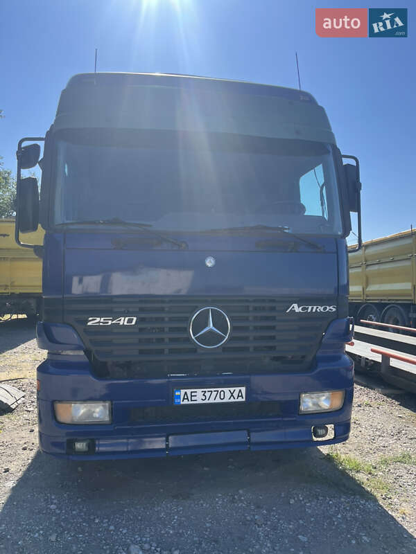 Контейнеровоз Mercedes-Benz Actros 2001 в Верхньодніпровську