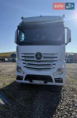 Тягач Mercedes-Benz Actros 2013 в Іршаві