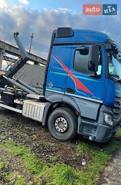 Контейнеровоз Mercedes-Benz Actros 2015 в Мукачево