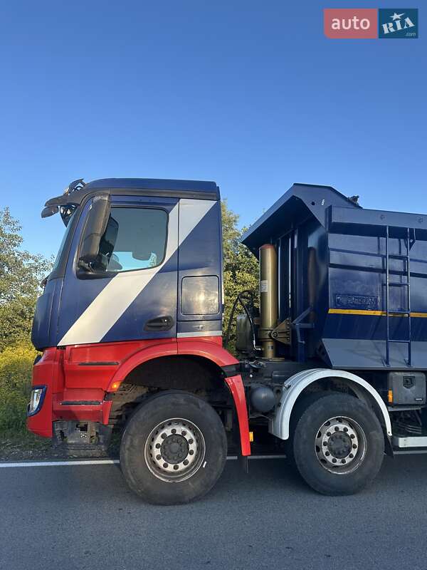 Самоскид Mercedes-Benz Arocs 2015 в Івано-Франківську