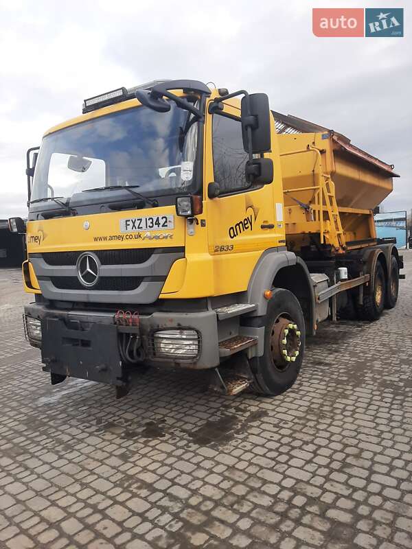Пескоразбрасывающая машина Mercedes-Benz Axor 2012 в Львове
