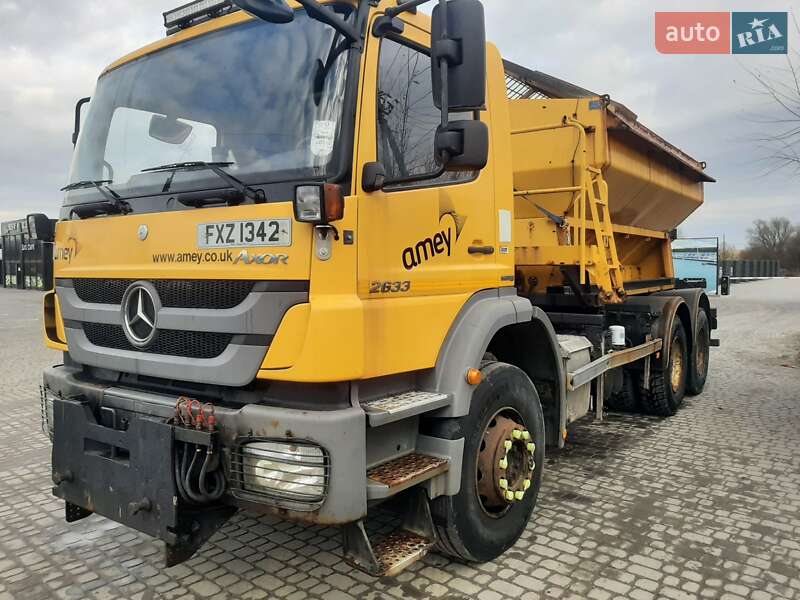 Пескоразбрасывающая машина Mercedes-Benz Axor 2012 в Львове