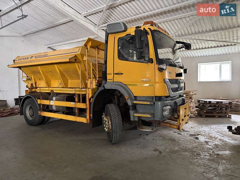 Піскорозкидальна машина Mercedes-Benz Axor 2012 в Тернополі