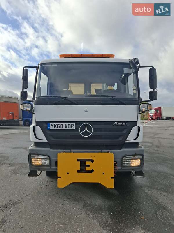Пескоразбрасывающая машина Mercedes-Benz Axor 2010 в Львове