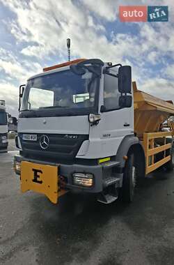 Пескоразбрасывающая машина Mercedes-Benz Axor 2010 в Львове