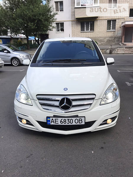 Хетчбек Mercedes-Benz B-Class 2011 в 