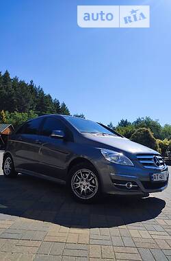 Хэтчбек Mercedes-Benz B-Class 2010 в 