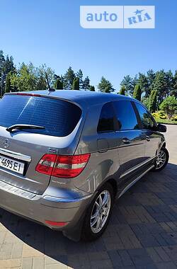 Хэтчбек Mercedes-Benz B-Class 2010 в 