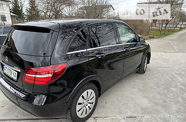 Хэтчбек Mercedes-Benz B-Class 2016 в 