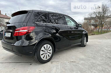 Хэтчбек Mercedes-Benz B-Class 2016 в 