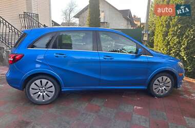 Хэтчбек Mercedes-Benz B-Class 2016 в 