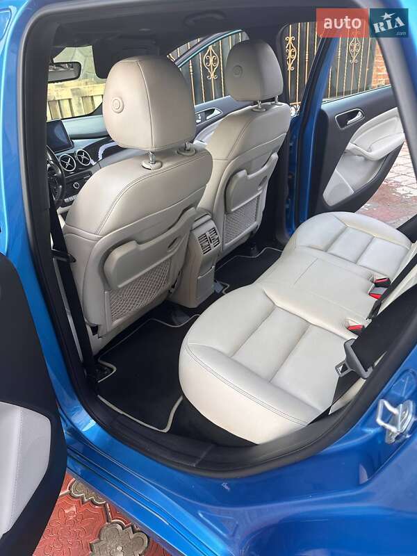 Хэтчбек Mercedes-Benz B-Class 2016 в Киеве