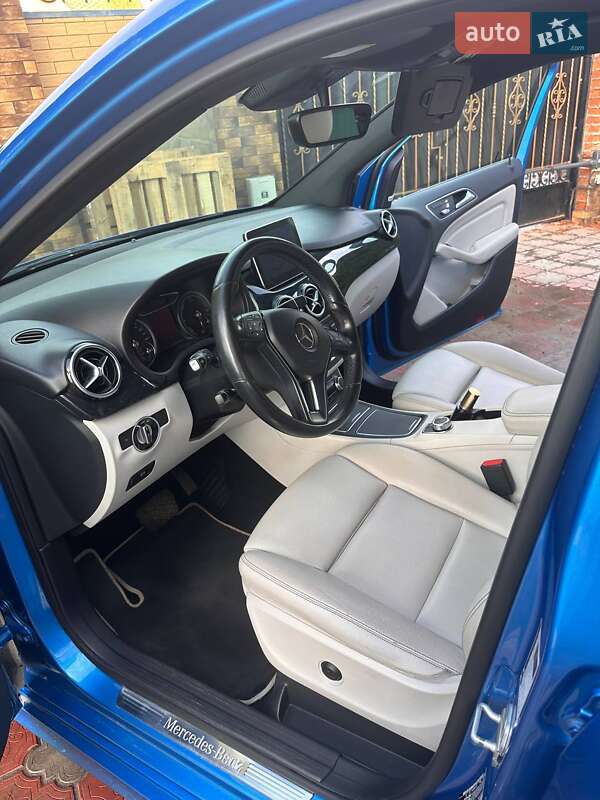 Хэтчбек Mercedes-Benz B-Class 2016 в Киеве