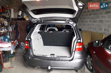 Хэтчбек Mercedes-Benz B-Class 2011 в 