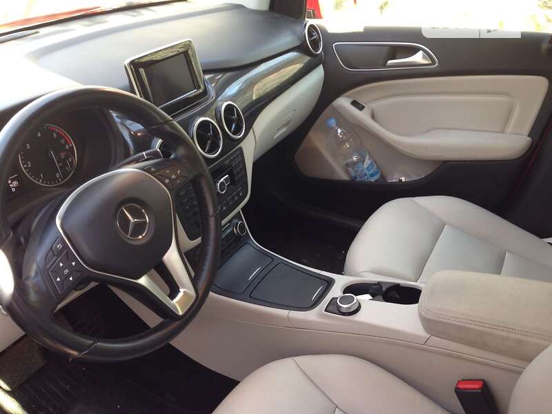 Хэтчбек Mercedes-Benz B-Class 2013 в 