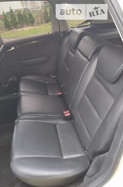 Хэтчбек Mercedes-Benz B-Class 2010 в 