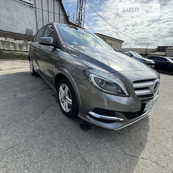 Хэтчбек Mercedes-Benz B-Class 2016 в Киеве фото 10 Хэтчбек Mercedes-Benz B-Class 2016 в Киеве