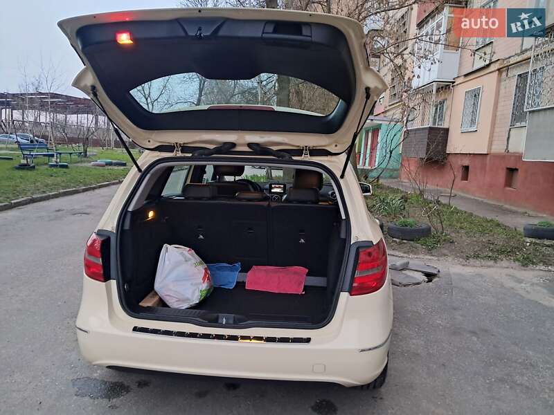 Хэтчбек Mercedes-Benz B-Class 2012 в Александрие