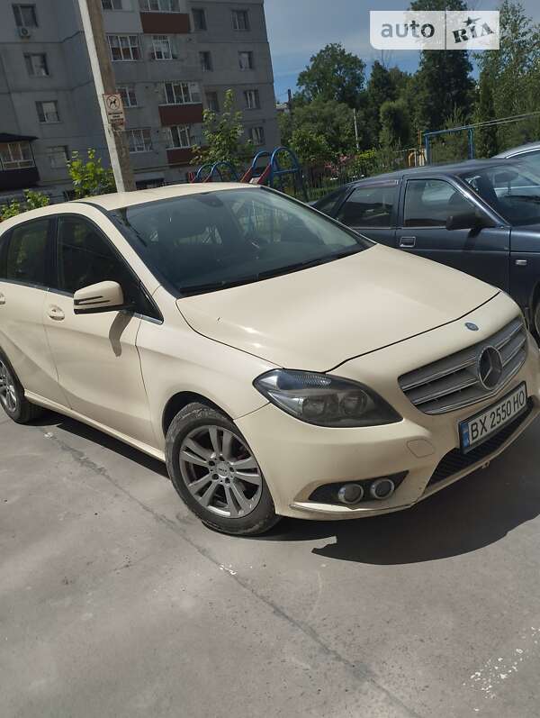 Хэтчбек Mercedes-Benz B-Class 2012 в 