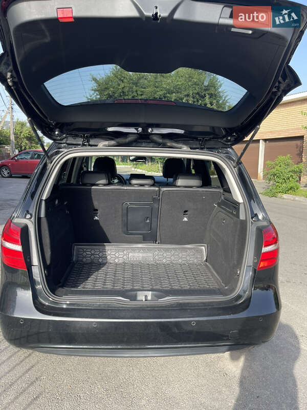 Хэтчбек Mercedes-Benz B-Class 2016 в Киеве фото 16 Хэтчбек Mercedes-Benz B-Class 2016 в Киеве