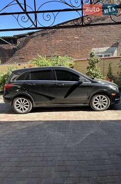 Хэтчбек Mercedes-Benz B-Class 2017 в 