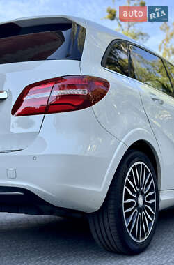 Хэтчбек Mercedes-Benz B-Class 2016 в 