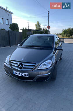 Хэтчбек Mercedes-Benz B-Class 2009 в 