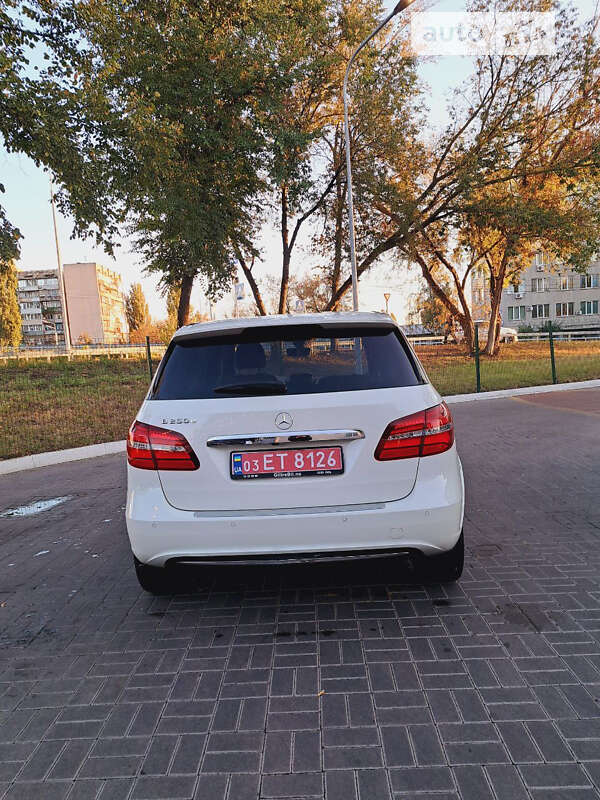 Хэтчбек Mercedes-Benz B-Class 2016 в Киеве