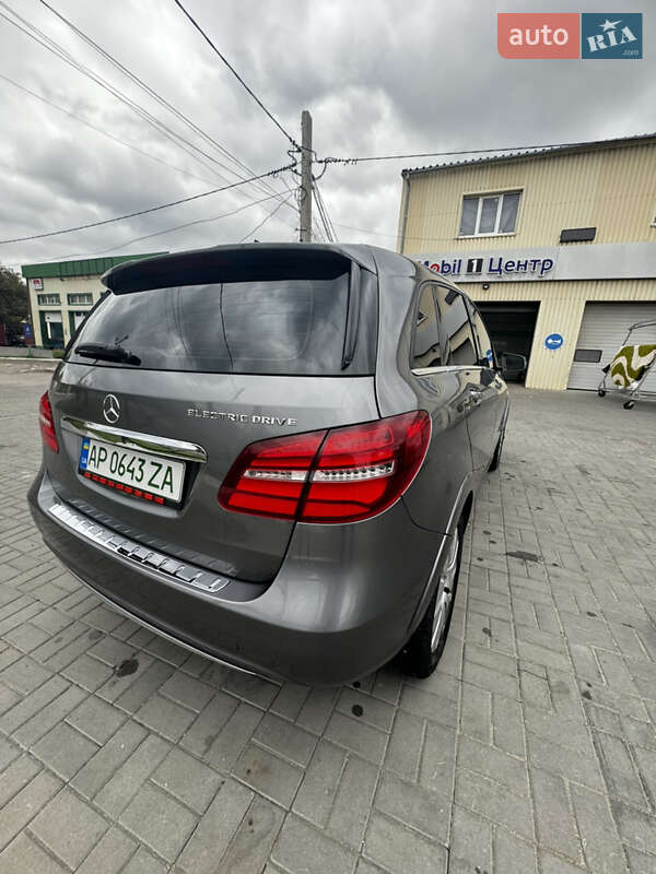 Хэтчбек Mercedes-Benz B-Class 2015 в Запорожье