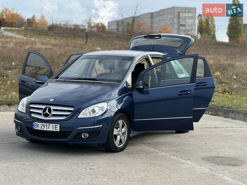 Хэтчбек Mercedes-Benz B-Class 2011 в Вараше